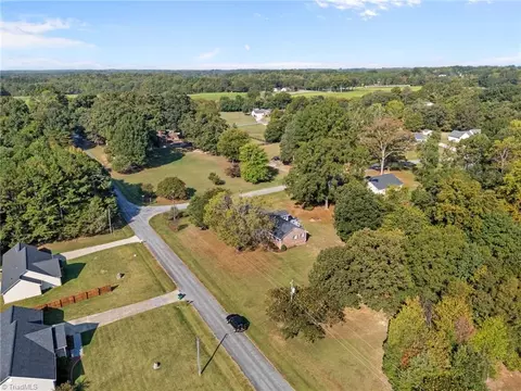 View/Area - 310 Jacobs Dr, Salisbury, NC 28144 photo 2 of 5