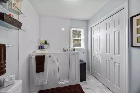 Bath - 310 Jacobs Dr, Salisbury, NC 28144 photo 4 of 4