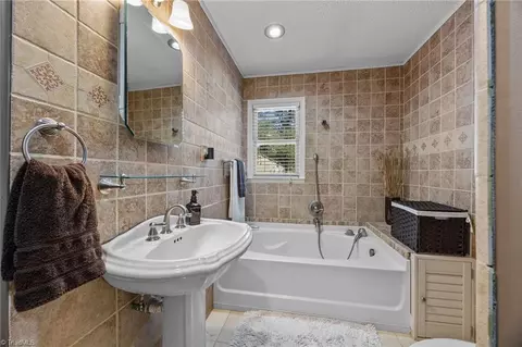 Bath - 310 Jacobs Dr, Salisbury, NC 28144 photo 1 of 4