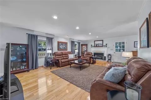 Living - 310 Jacobs Dr, Salisbury, NC 28144 photo 1 of 2