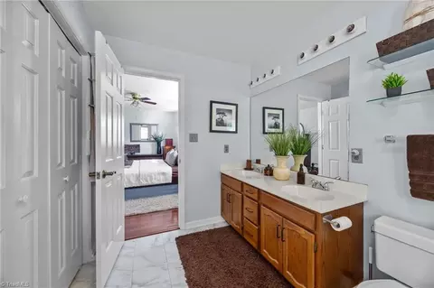 Bath - 310 Jacobs Dr, Salisbury, NC 28144 photo 3 of 4