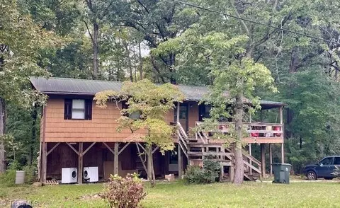 217 E Lakeview Dr, Thomasville, NC 27360