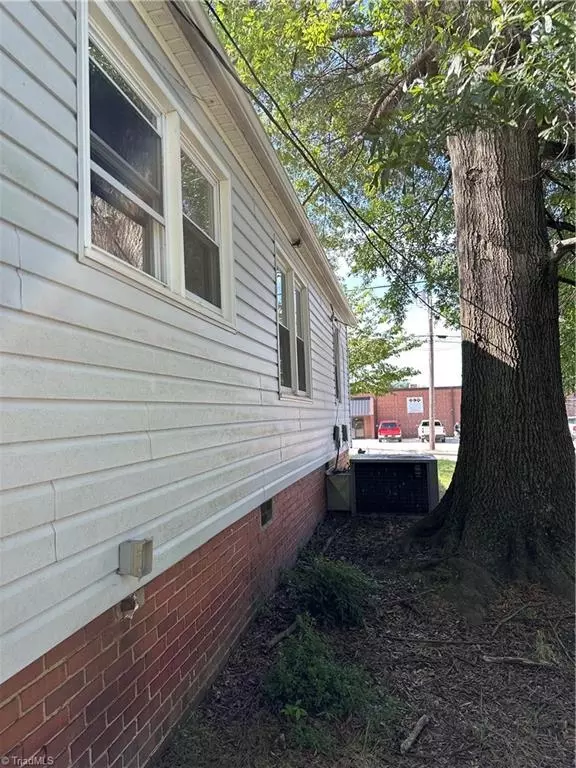 Exterior - 1510 Blandwood Dr, High Point, NC 27260 photo 4 of 5