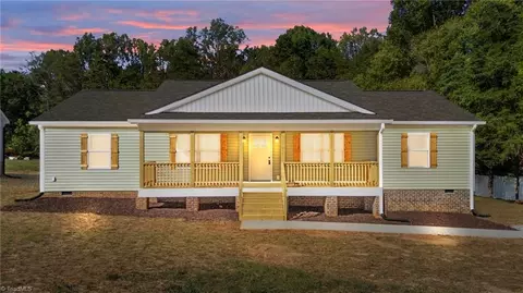 2983 Durant Dr, Winston Salem, NC 27107