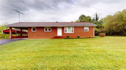 140 Westwood Dr, Mount Airy, NC 27030