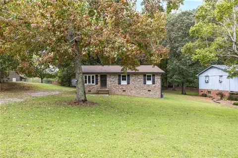 201 Gus Hill Rd, Clemmons, NC 27012