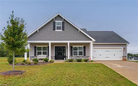 8663 Stone Valley Dr, Clemmons, NC 27012
