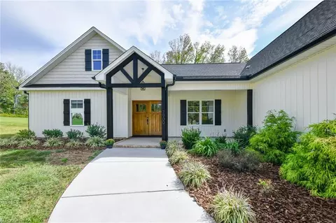 7900 Pate Dr, Oak Ridge, NC 27310