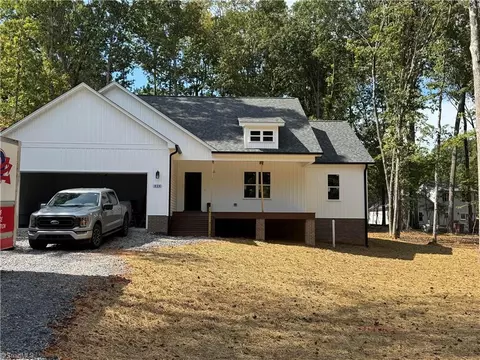 424 Brookwood Ave E, Liberty, NC 27298