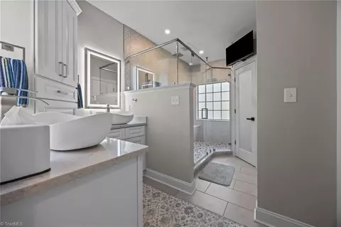 Bath - 7238 Belmont Dr, Trinity, NC 27370 photo 3 of 7