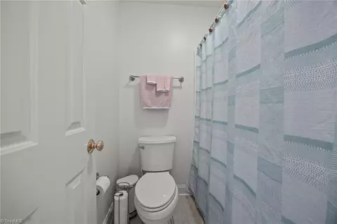 Bath - 7238 Belmont Dr, Trinity, NC 27370 photo 6 of 7