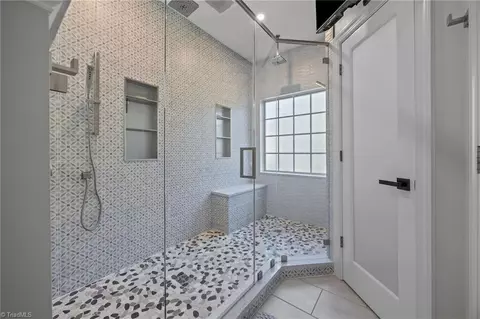 Bath - 7238 Belmont Dr, Trinity, NC 27370 photo 2 of 7