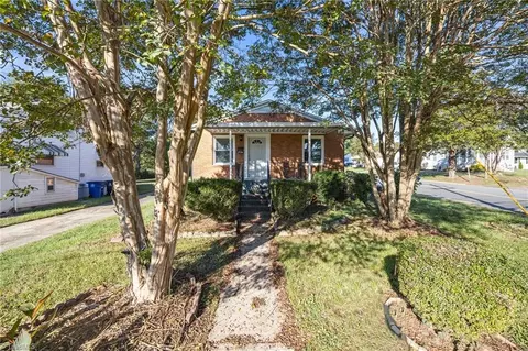 3734 Carver School Rd, Winston Salem, NC 27105