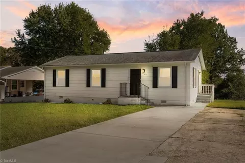 4162 Morningside Dr, Winston Salem, NC 27106