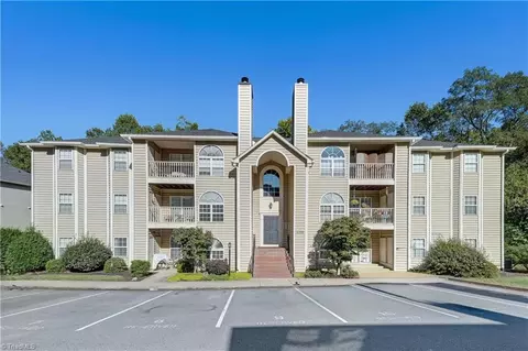 6700 Friendly Ave W #2F, Greensboro, NC 27410