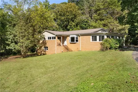 3245 Springside Dr, Clemmons, NC 27012