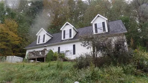 1073 Ed Little Rd, Warrensville, NC 28693