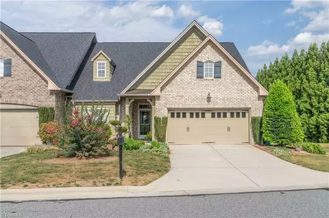 200 Plantation Village Dr, Clemmons, NC 27012