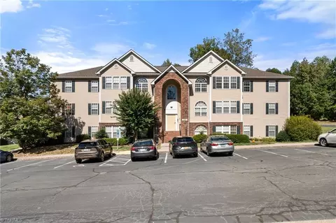 2033 Salem Bluff Dr, Winston Salem, NC 27127