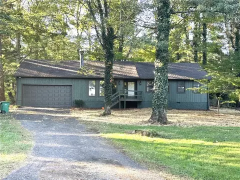 6900 Harpervalley Ln, Clemmons, NC 27012