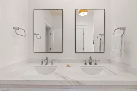 Bath - 1013 Johnson St, High Point, NC 27262 photo 6 of 6