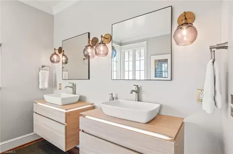 Bath - 1013 Johnson St, High Point, NC 27262 photo 3 of 6