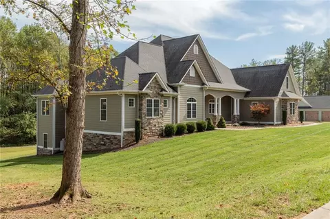 203 Monk Ct, North Wilkesboro, NC 28659