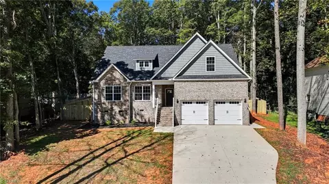 2065 Pembrooke Forest Dr, Winston Salem, NC 27106