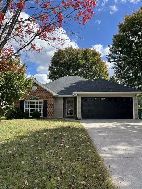 205 Field Brook Dr, Clemmons, NC 27012