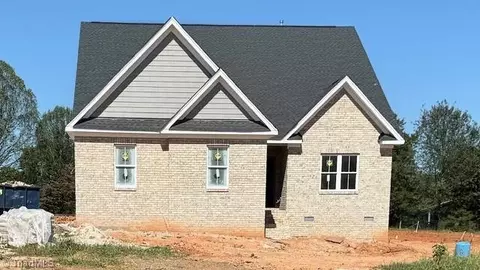 8305 Pyramid Dr, Summerfield, NC 27358