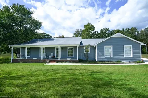 5760 Drake Rd, Greensboro, NC 27406