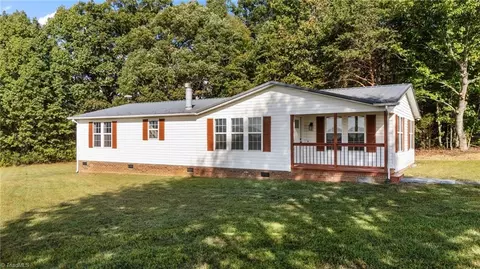 1024 Lyndale Dr, Boonville, NC 27011