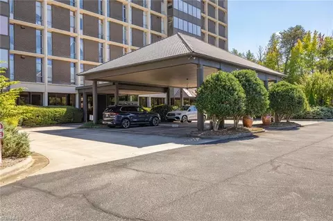 1101 Elm St N #802, Greensboro, NC 27401
