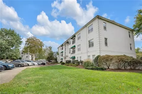 100 Sunset Cir #304, Greensboro, NC 27408