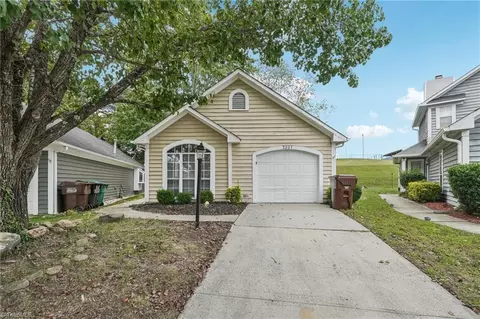 3221 Pipers Way, High Point, NC 27265