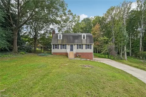 732 Luxbury Rd, Winston Salem, NC 27104