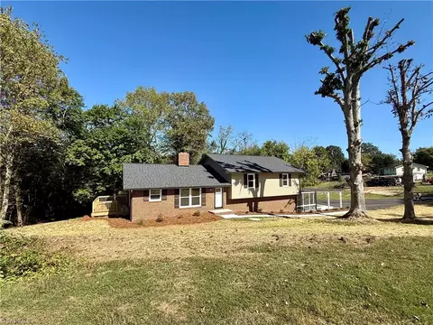 216 Belvue Dr, Mount Airy, NC 27030
