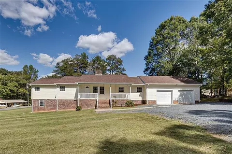 4737 Huntingwood Rd, Ramseur, NC 27316