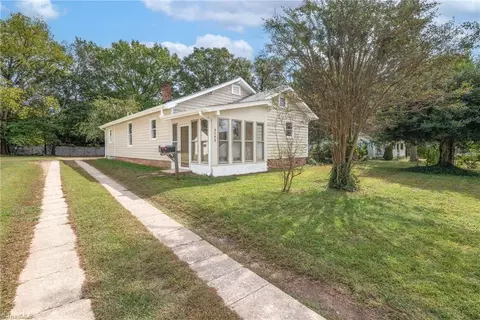 3753 Konnoak Dr, Winston Salem, NC 27127