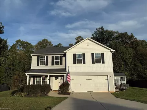 2715 Buckhorn Dr, Randleman, NC 27317