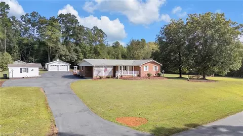 1024 Spring Dr, Asheboro, NC 27205