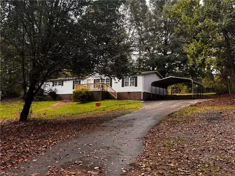 181 Fox Walk Ln, Pilot Mountain, NC 27041