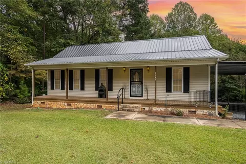 3142 Forest Estates Dr, Randleman, NC 27317