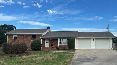 306 Lenalan Dr, Lexington, NC 27295