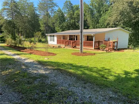263 Ward St, Roaring River, NC 28669