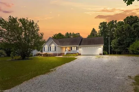 2278 Woods Stream Ln, Asheboro, NC 27205