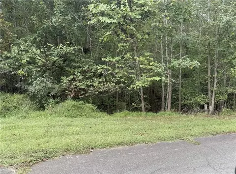 7347 Sun Harbor Dr, Browns Summit, NC 27214
