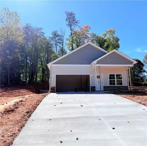 5816 Nylon Dr, Winston Salem, NC 27105
