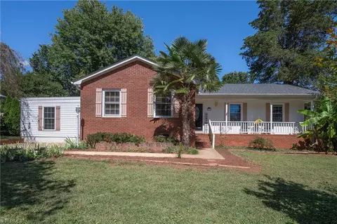 801 Duckview Ct, Winston Salem, NC 27106