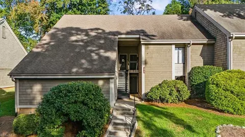 1518 Benjamin Pkwy #B, Greensboro, NC 27408